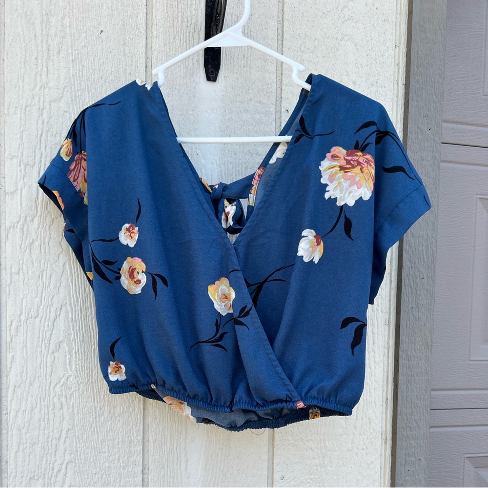 Cropped blouse, ties in back, elastic bottom, button on front